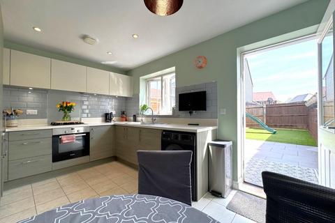 2 bedroom end of terrace house for sale, Wagtail Walk, Finberry, Ashford