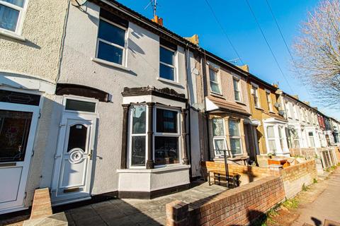 3 Balmoral Road, Westcliff-on-sea, SS0 7DG