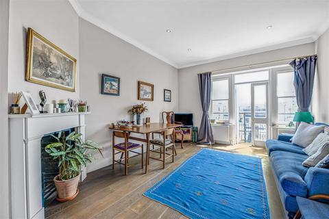 3 bedroom flat for sale, Lurline Gardens, London SW11