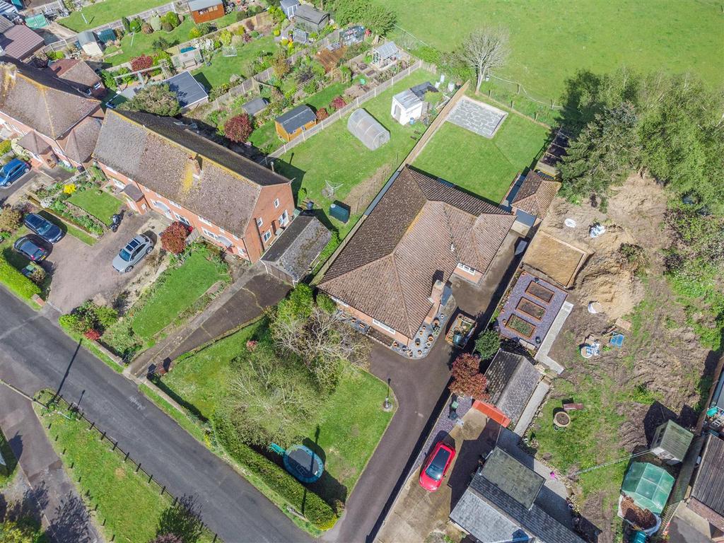 Charlton Lane, West Farleigh, Maidstone 3 bed bungalow for sale £700,000