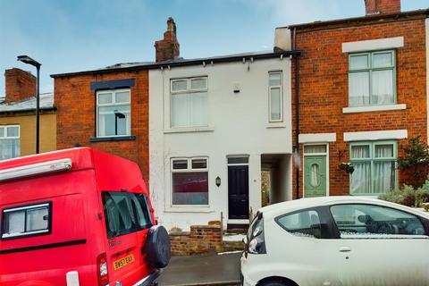 3 bedroom terraced house to rent, 83 Cliffefield Road, Meersbrook, Sheffield