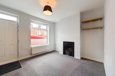 3 bedroom terraced house to rent, 83 Cliffefield Road, Meersbrook, Sheffield
