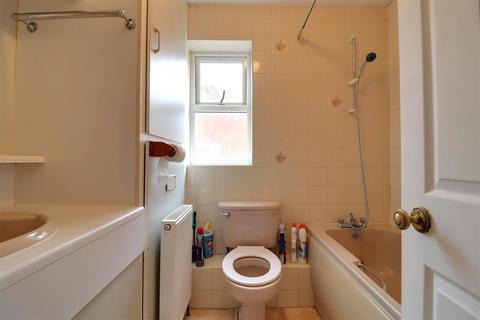 6 Barton Drive, Hessle, HU13 0HN