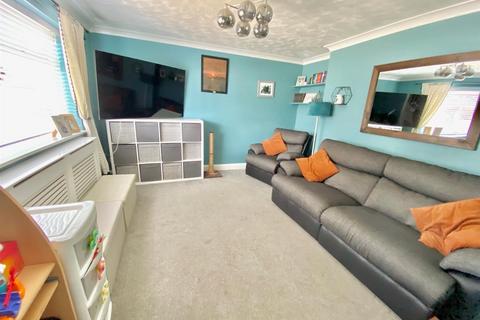 3 bedroom terraced house for sale, Hollingsworth Road, Lowestoft, Suffolk, NR32
