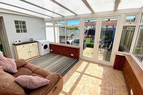 3 bedroom terraced house for sale, Hollingsworth Road, Lowestoft, Suffolk, NR32