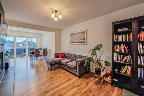 19 Alan Grove, Leigh-on-sea, SS9 5RU