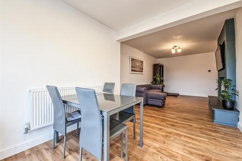 19 Alan Grove, Leigh-on-sea, SS9 5RU