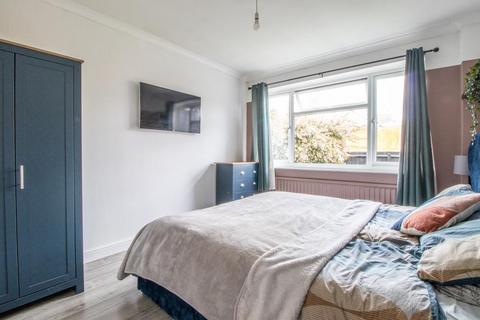 19 Alan Grove, Leigh-on-sea, SS9 5RU