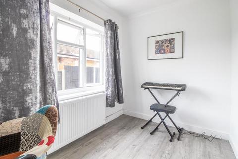 19 Alan Grove, Leigh-on-sea, SS9 5RU