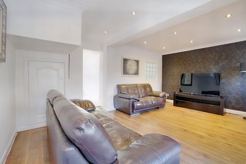 3 bedroom end of terrace house for sale, Lowestoft Drive, Slough SL1