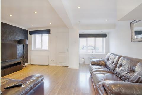 3 bedroom end of terrace house for sale, Lowestoft Drive, Slough SL1