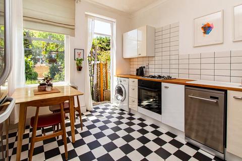 5 Lancaster Gardens, Southend-on-sea, SS1 2NS