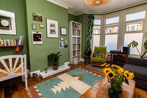 5 Lancaster Gardens, Southend-on-sea, SS1 2NS