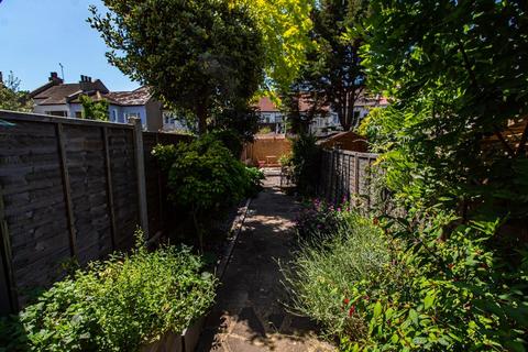 5 Lancaster Gardens, Southend-on-sea, SS1 2NS