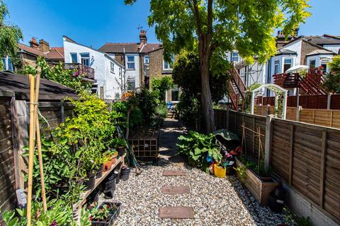 5 Lancaster Gardens, Southend-on-sea, SS1 2NS