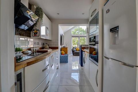 28 Boundary Road, Leigh-on-sea, SS9 5BP