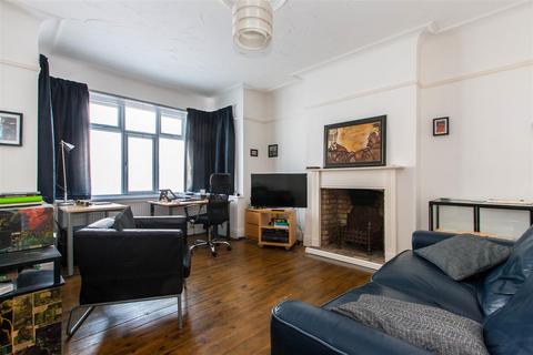 64 Bournemouth Park Road, Southend-on-sea, SS2 5LP