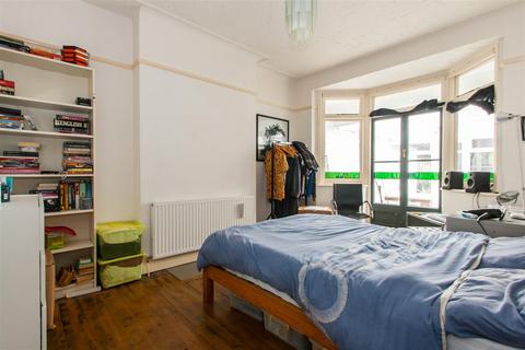 64 Bournemouth Park Road, Southend-on-sea, SS2 5LP