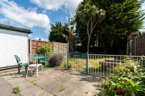 64 Bournemouth Park Road, Southend-on-sea, SS2 5LP