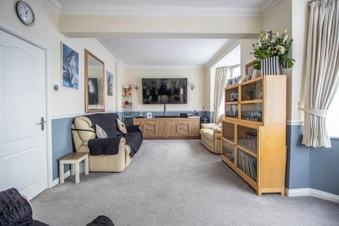 3 bedroom chalet for sale, Selwyn Road, Southend-on-Sea SS2