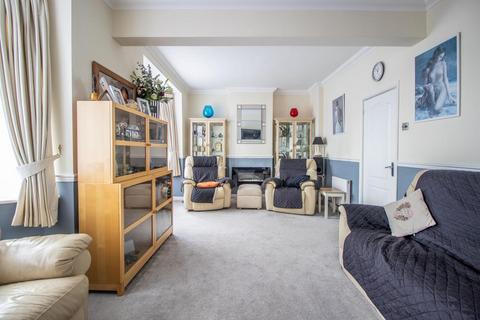 3 bedroom chalet for sale, Selwyn Road, Southend-on-Sea SS2