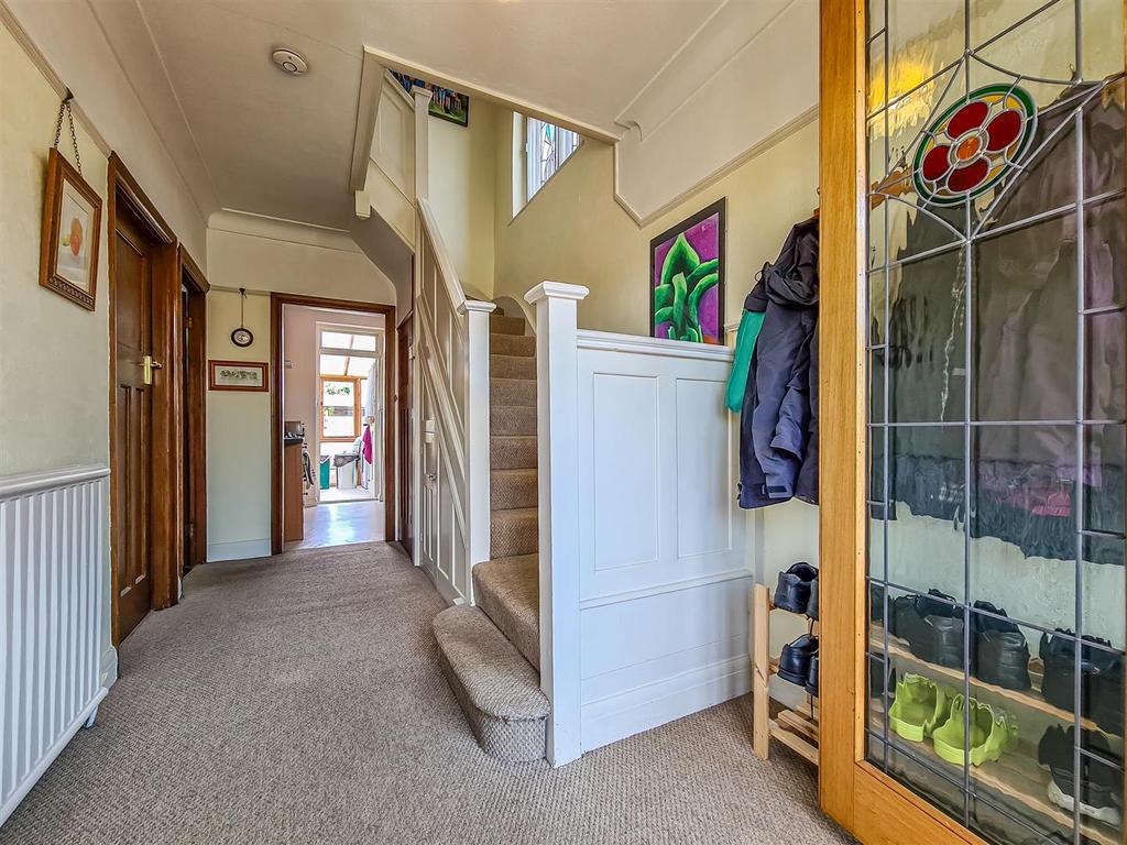 Entrance hallway.jpg