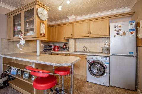 1 bedroom retirement property for sale, Rayleigh Road, Leigh-on-Sea SS9