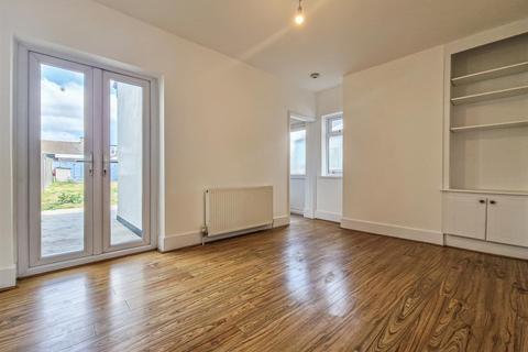 63 Feeches Road, Southend-on-sea, SS2 6TE
