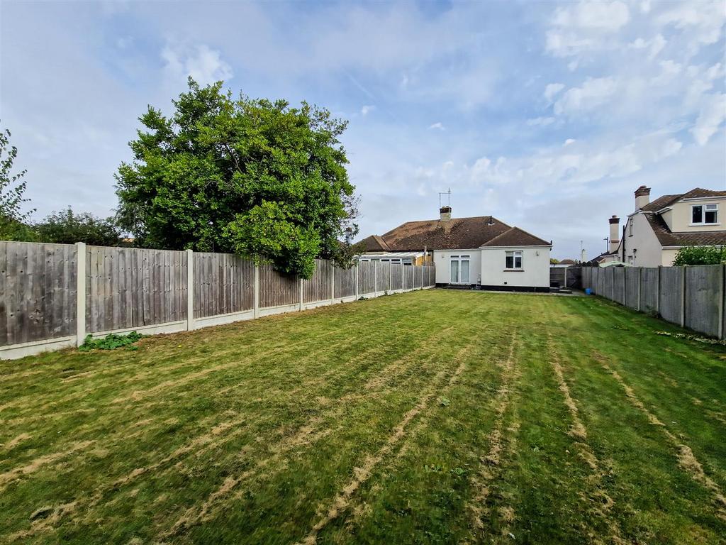 Arlington Road, SouthendonSea SS2 2 bed semidetached bungalow for