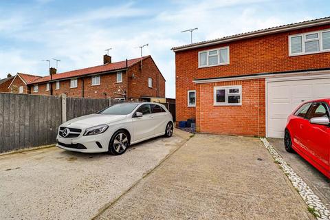 28b Dolphins, Westcliff-on-sea, SS0 0LD