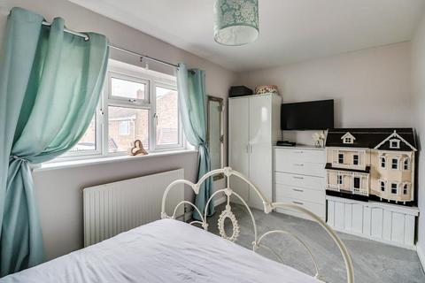 28b Dolphins, Westcliff-on-sea, SS0 0LD