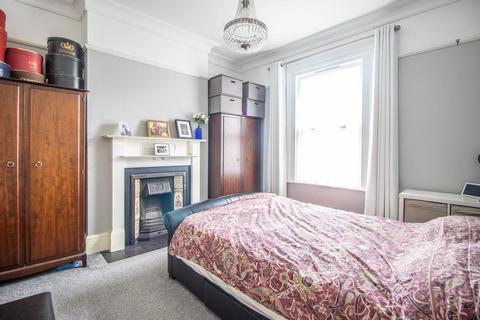 2 bedroom flat for sale, Alexandra Road, Southend-on-Sea SS1