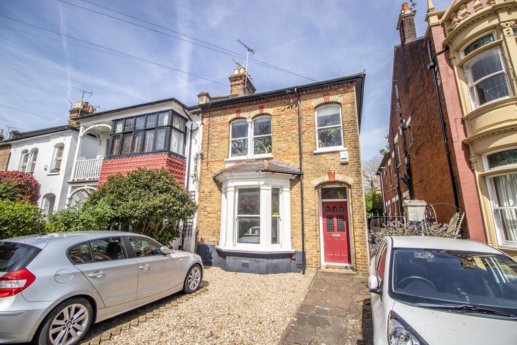 Alexandra Road, SouthendonSea SS1 2 bed flat for sale £315,000