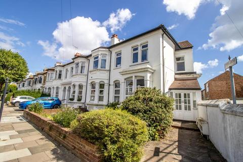 2 bedroom flat for sale, Park Road, Westcliff-on-Sea SS0