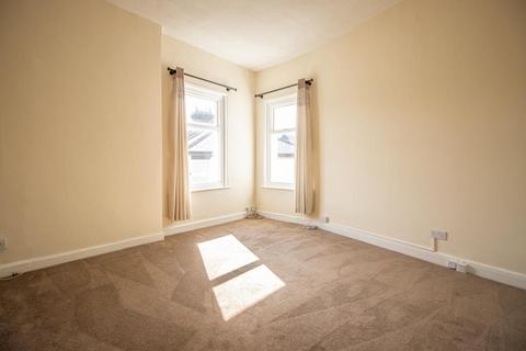 2 bedroom flat for sale, Park Road, Westcliff-on-Sea SS0