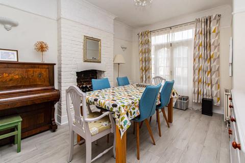 82 Sandringham Road, Southend-on-sea, SS1 2UG