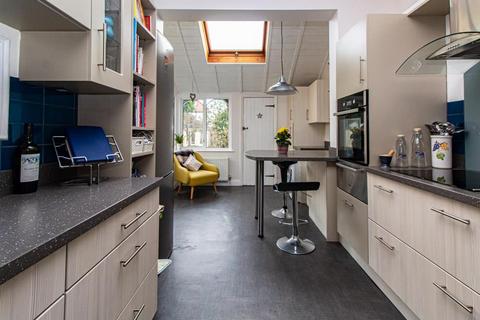 82 Sandringham Road, Southend-on-sea, SS1 2UG