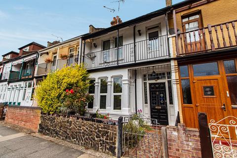 87 Riviera Drive, Southend-on-sea, SS1 2QH