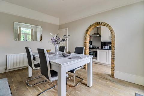 136 Central Avenue, Southend-on-sea, SS2 4DZ