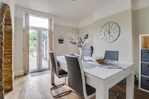 136 Central Avenue, Southend-on-sea, SS2 4DZ