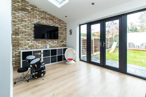 57 Boundary Road, Leigh-on-sea, SS9 5BP