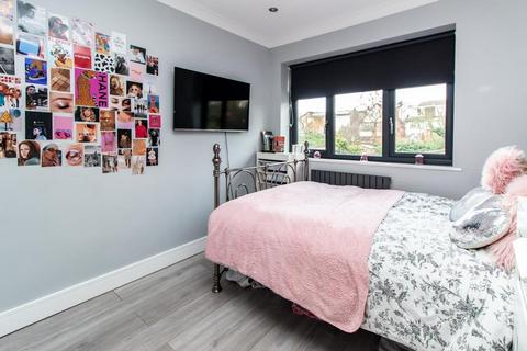 57 Boundary Road, Leigh-on-sea, SS9 5BP