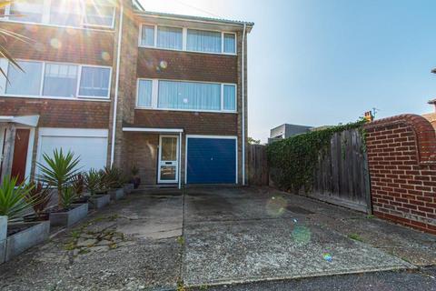 128 Gunners Road, Shoeburyness, Southend-on-sea, SS3 9SB