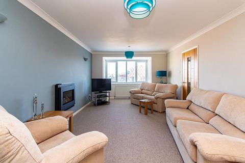 79 Crouch Avenue, Hullbridge, Hockley, SS5 6BS