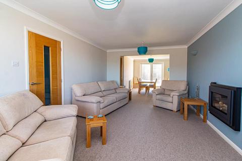 79 Crouch Avenue, Hullbridge, Hockley, SS5 6BS