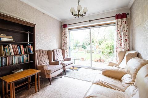 3 bedroom semi-detached house for sale, Fairlawn Gardens, Southend-on-Sea SS2