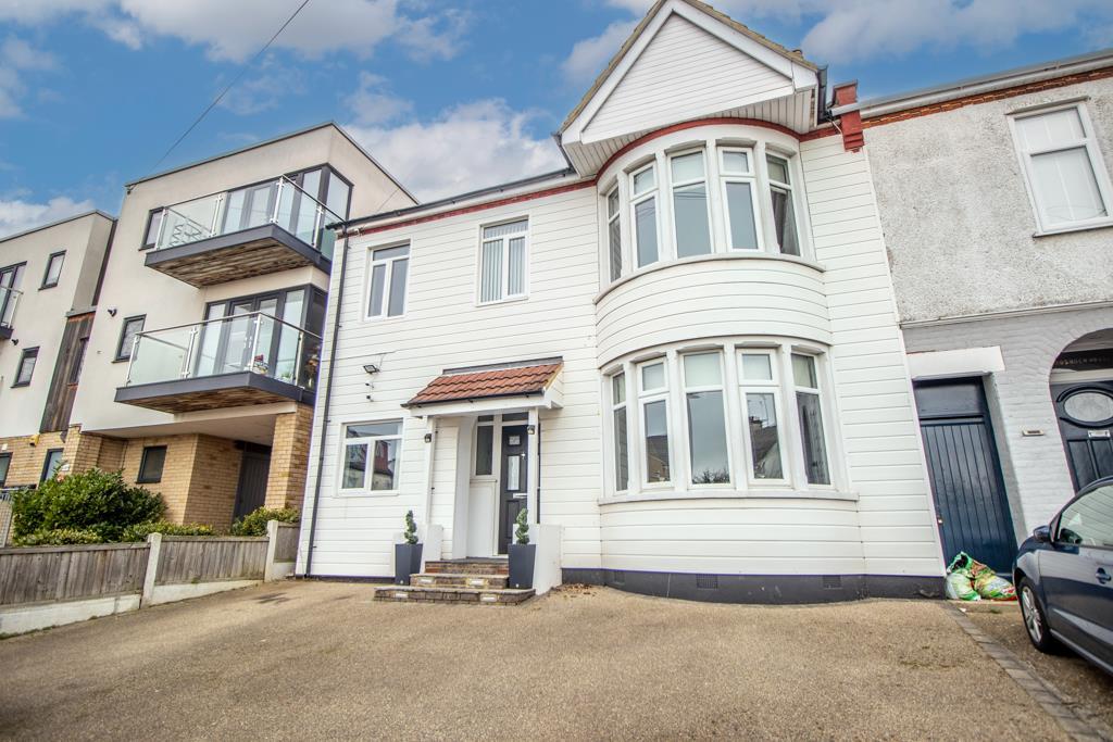 Ambleside Drive, SouthendonSea SS1 4 bed end of terrace house for