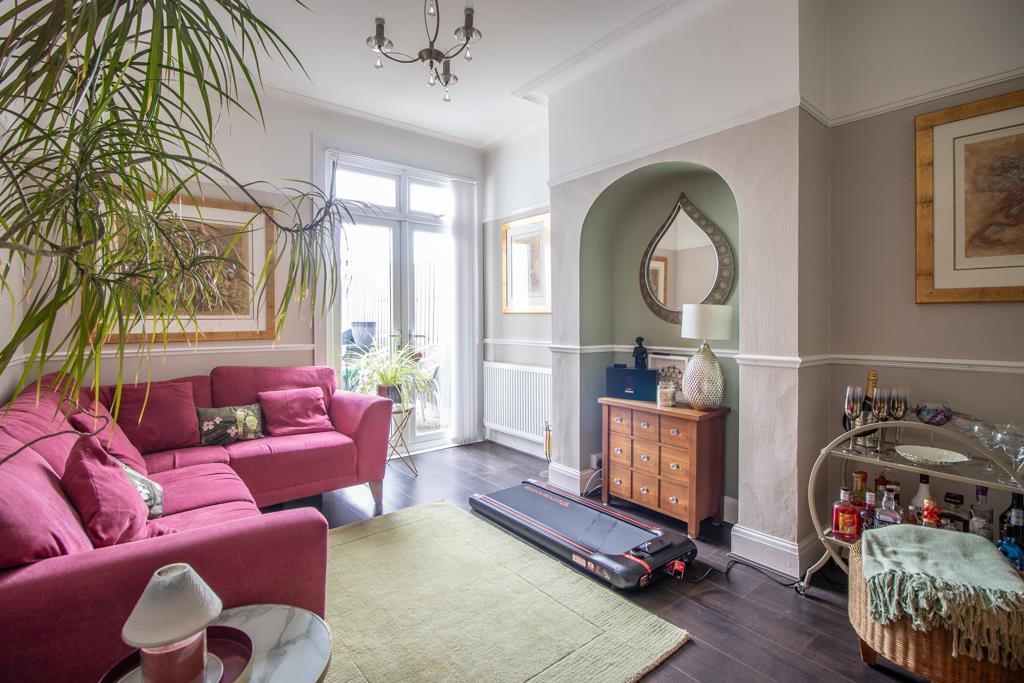 Ambleside Drive, SouthendonSea SS1 4 bed end of terrace house for