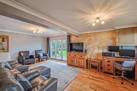 2 bedroom detached bungalow for sale, Lambourne Hall Road, Canewdon SS4