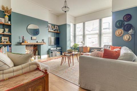 35 Valkyrie Road, Westcliff-on-sea, SS0 8BY